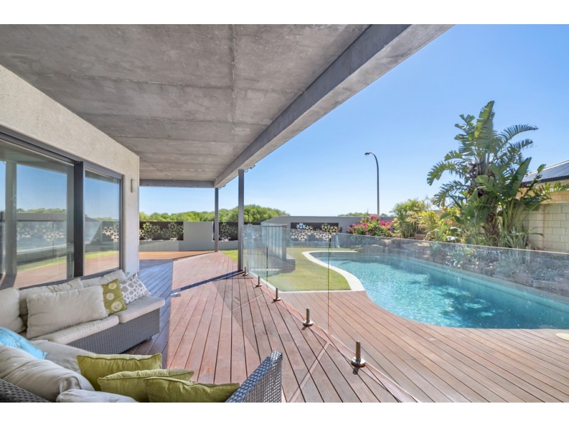 19 Surfside Terrace, Glenfield WA 6532