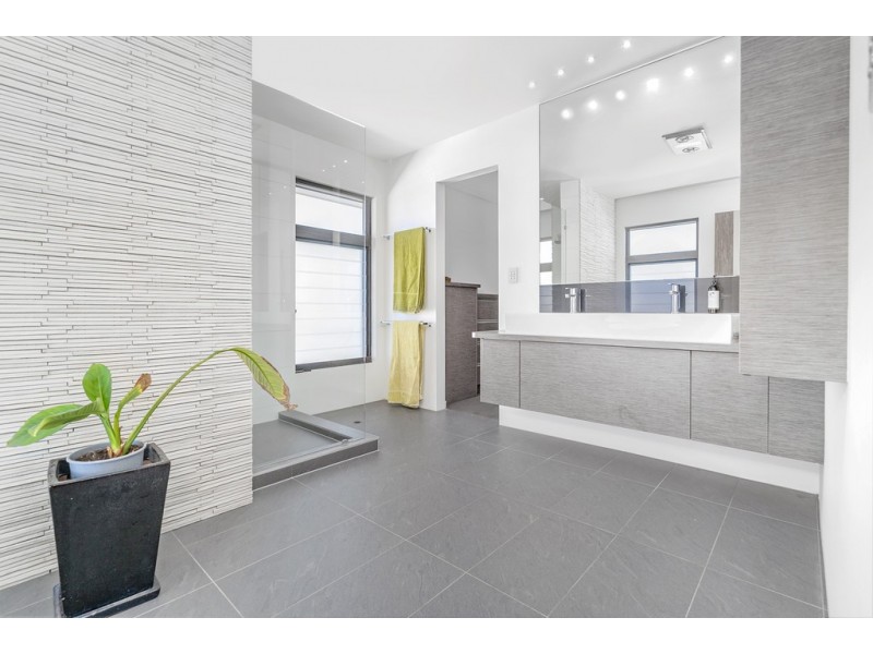 19 Surfside Terrace, Glenfield WA 6532