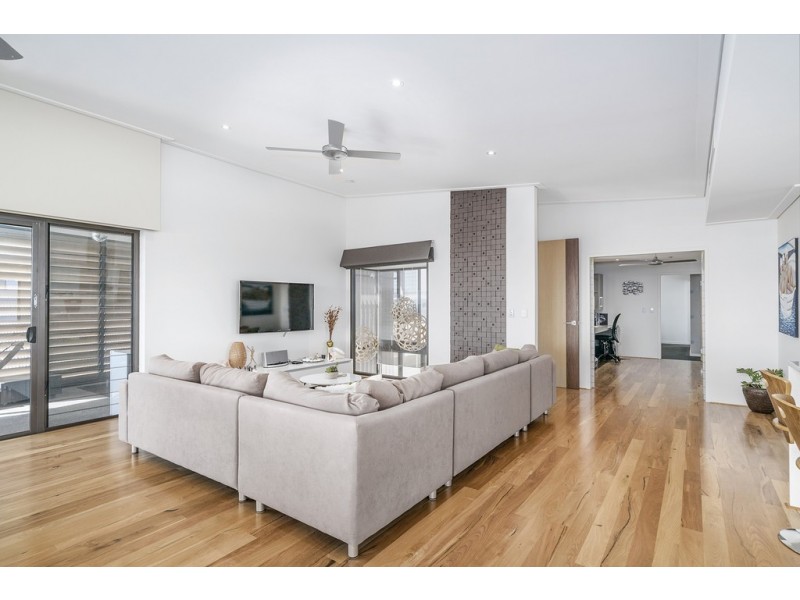 19 Surfside Terrace, Glenfield WA 6532