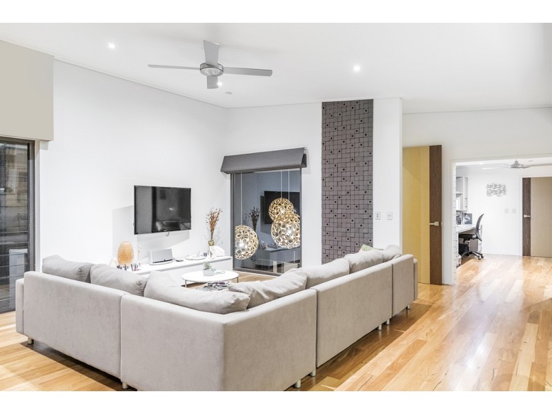 19 Surfside Terrace, Glenfield WA 6532