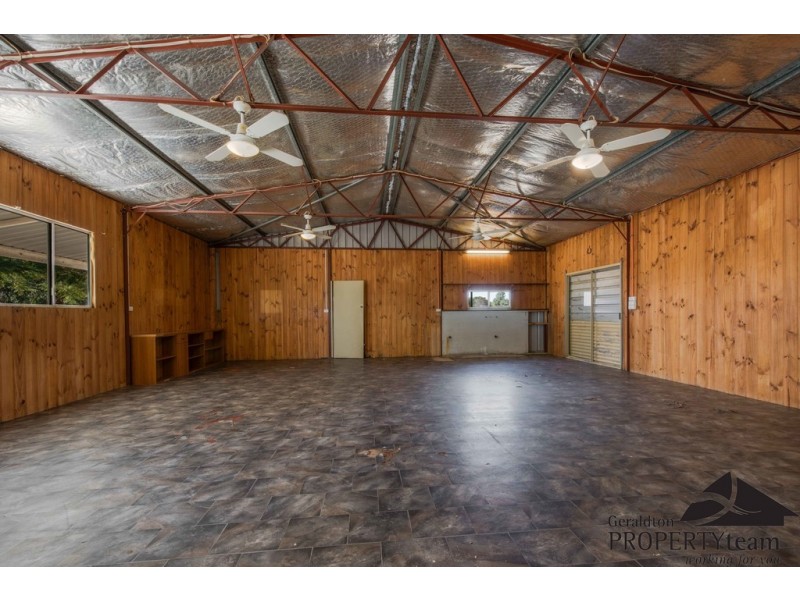 276 Hall Rd, Waggrakine WA 6530