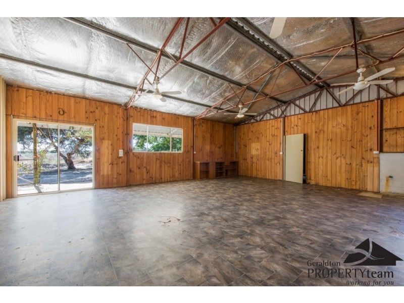 276 Hall Rd, Waggrakine WA 6530