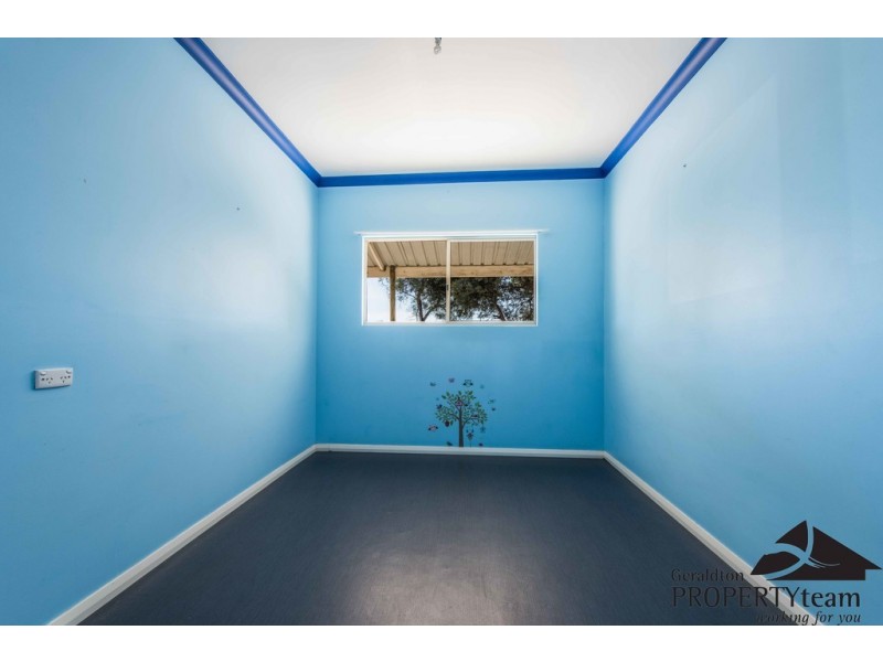 276 Hall Rd, Waggrakine WA 6530