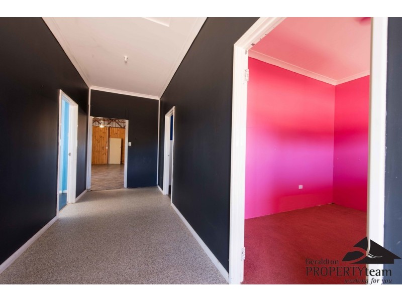 276 Hall Rd, Waggrakine WA 6530