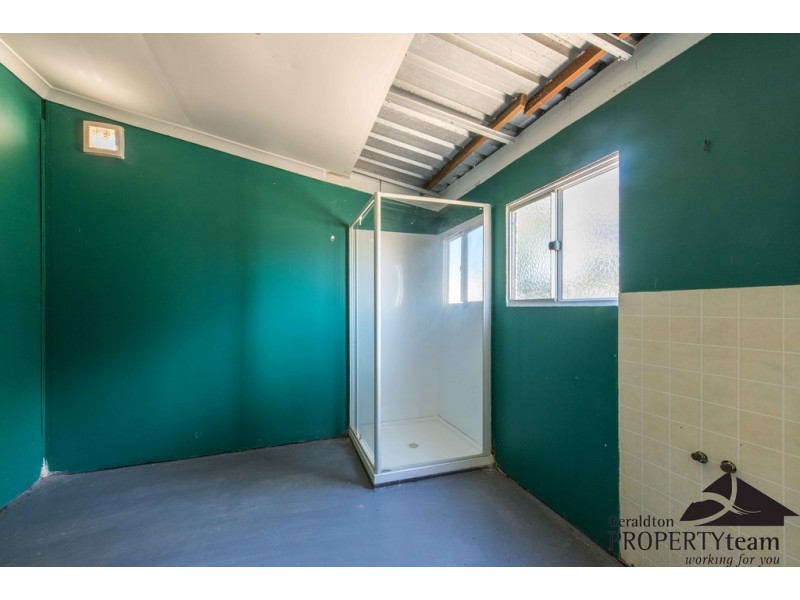 276 Hall Rd, Waggrakine WA 6530