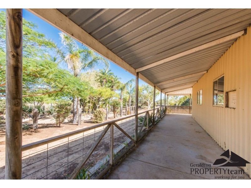 276 Hall Rd, Waggrakine WA 6530