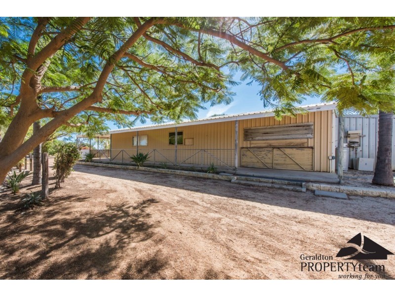 276 Hall Rd, Waggrakine WA 6530