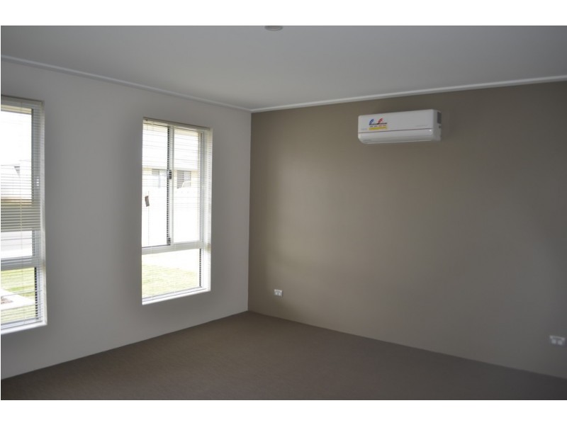 8 Beachcomber Hill, Glenfield WA 6532