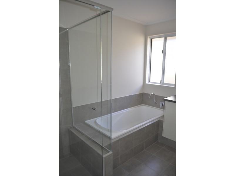 8 Beachcomber Hill, Glenfield WA 6532