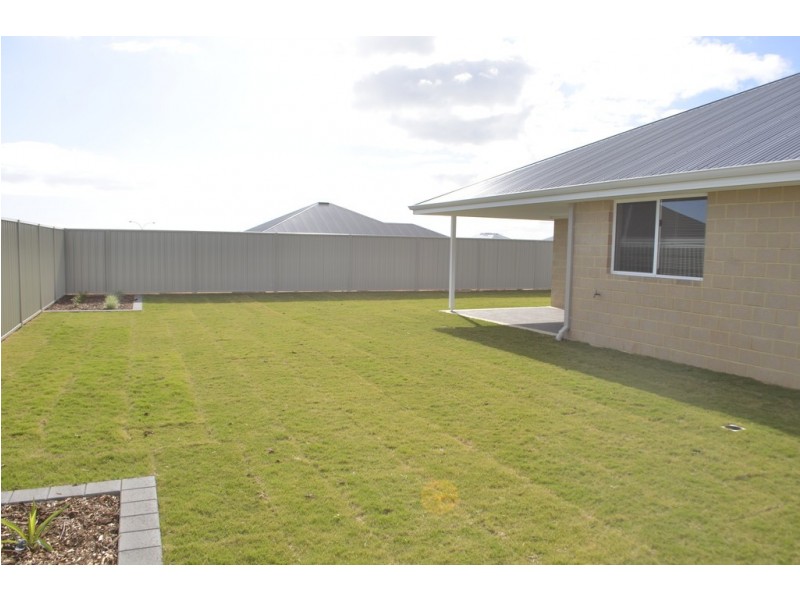 8 Beachcomber Hill, Glenfield WA 6532