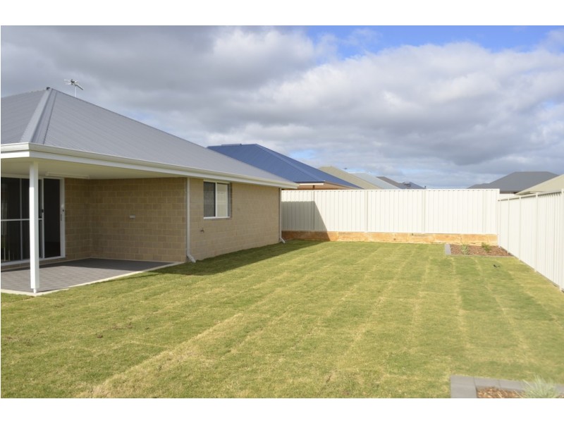 8 Beachcomber Hill, Glenfield WA 6532