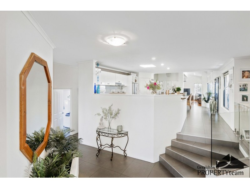 5 Bluewater Close, Drummond Cove WA 6532