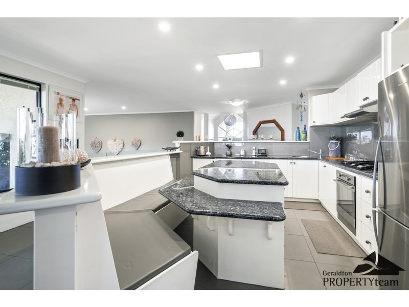 5 Bluewater Close, Drummond Cove WA 6532