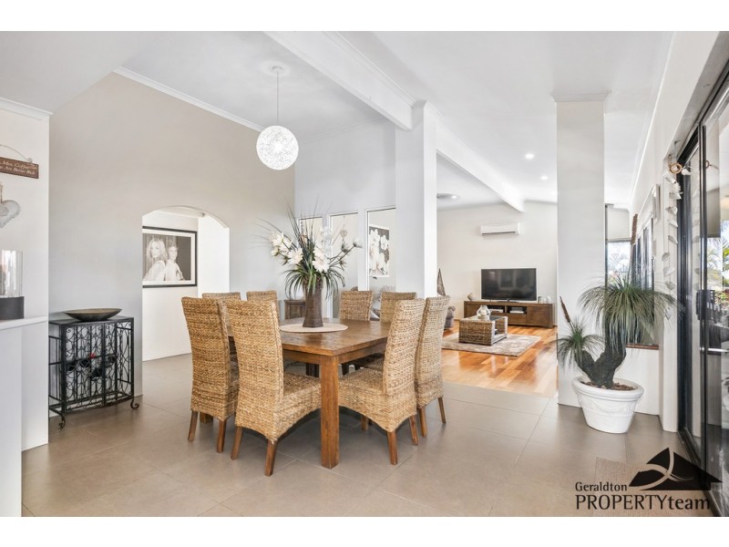 5 Bluewater Close, Drummond Cove WA 6532