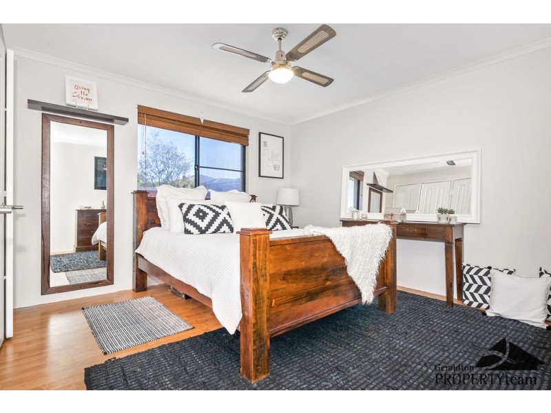 5 Bluewater Close, Drummond Cove WA 6532