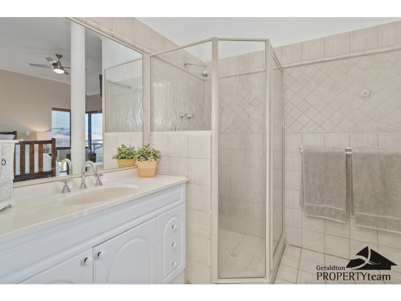 5 Bluewater Close, Drummond Cove WA 6532