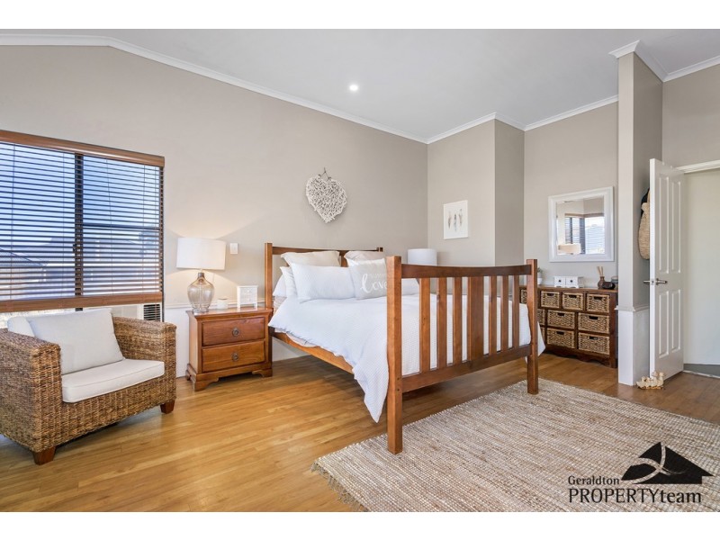 5 Bluewater Close, Drummond Cove WA 6532