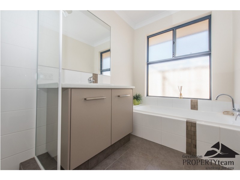 17 Windward Way, Drummond Cove WA 6532