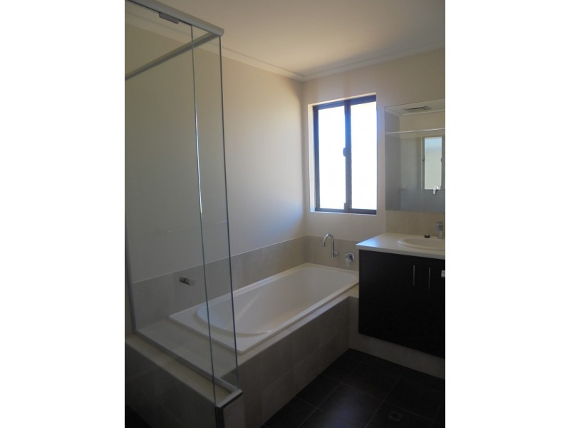 24 Swell Terrace, Glenfield WA 6532