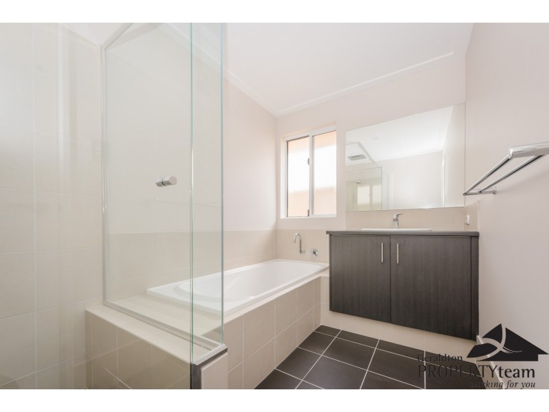 32 Lugger Outlook, Glenfield WA 6532