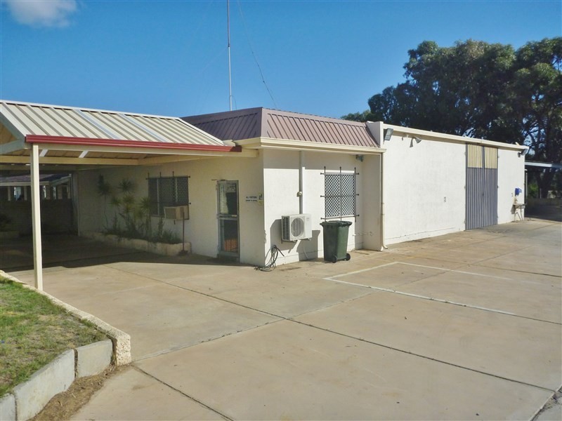 15 Eaton Place, Wonthella WA 6530