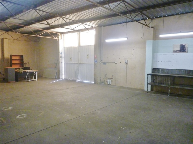 15 Eaton Place, Wonthella WA 6530