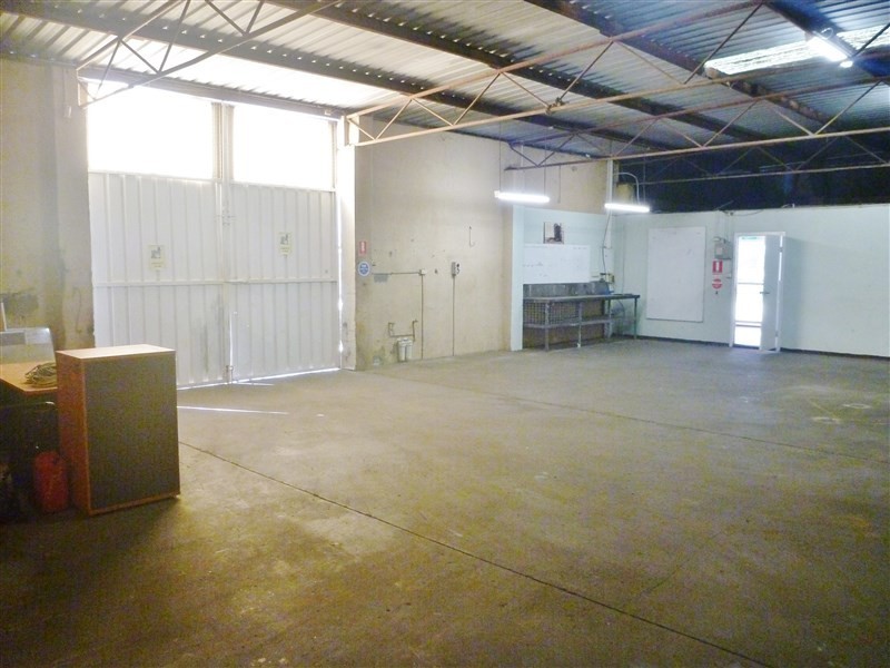 15 Eaton Place, Wonthella WA 6530