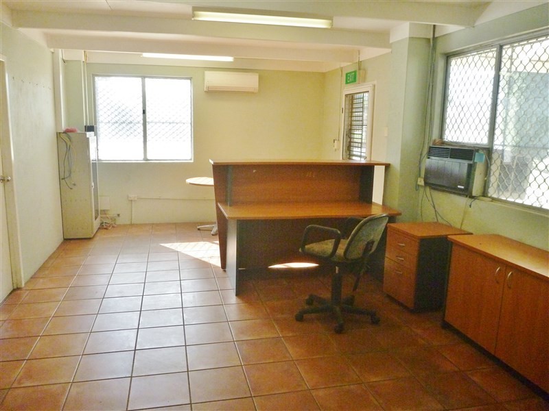 15 Eaton Place, Wonthella WA 6530