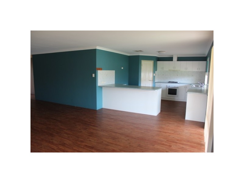 19 Hillview Drive, Drummond Cove WA 6532