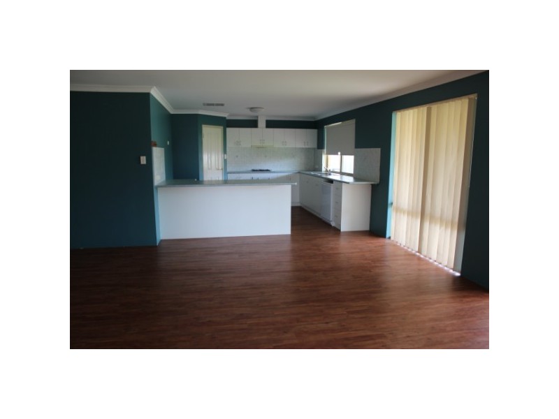 19 Hillview Drive, Drummond Cove WA 6532