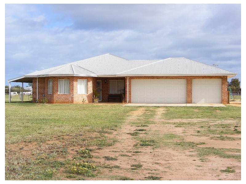 3 Smart Drive, Deepdale WA 6532
