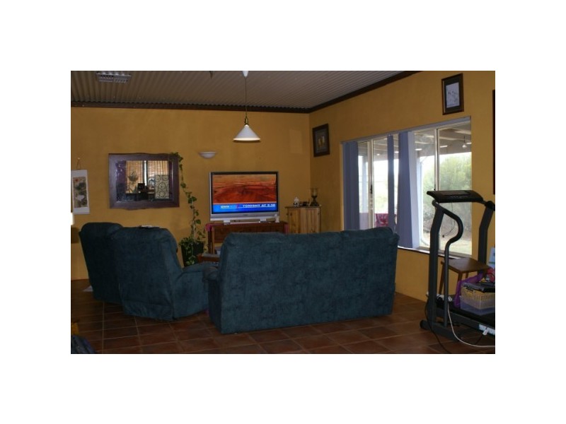 6 Mills Road, Moresby WA 6530