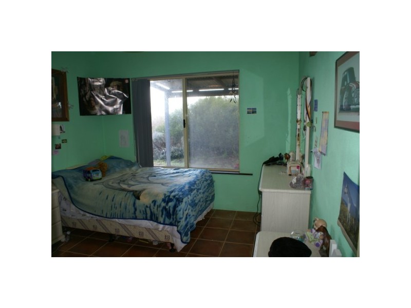 6 Mills Road, Moresby WA 6530