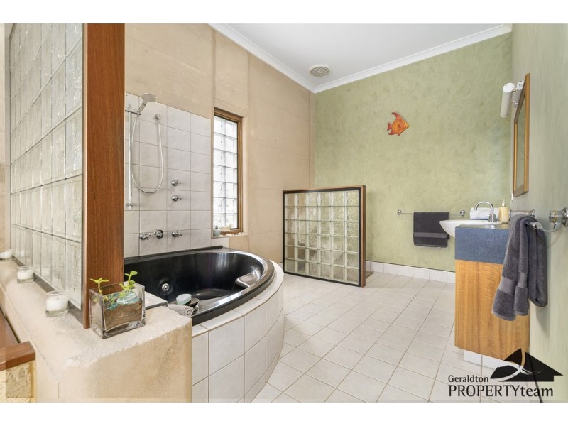 34 Stephen Road, Waggrakine WA 6530