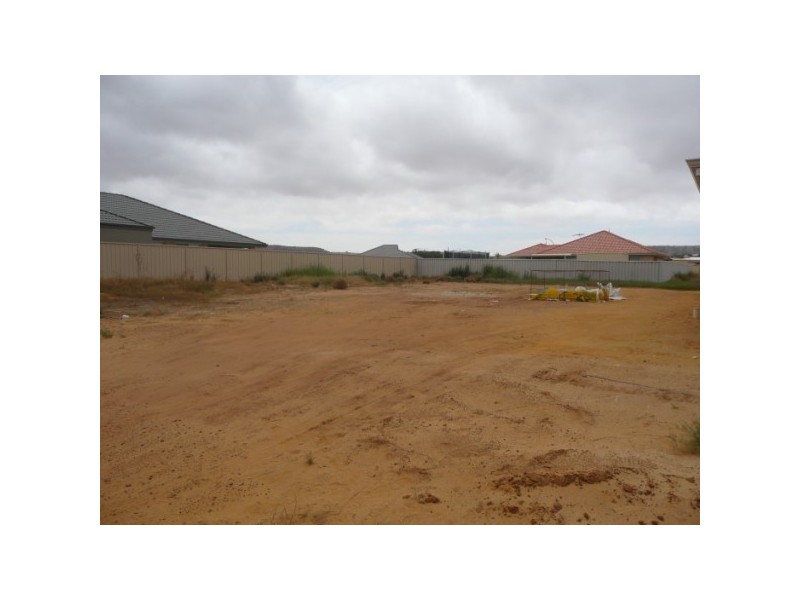 24 Sutcliffe Road, Waggrakine WA 6530