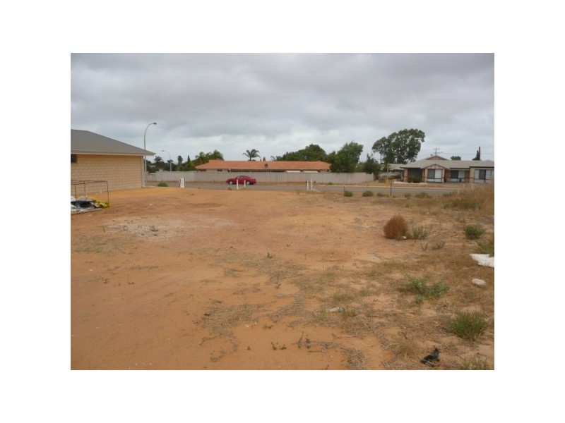 24 Sutcliffe Road, Waggrakine WA 6530