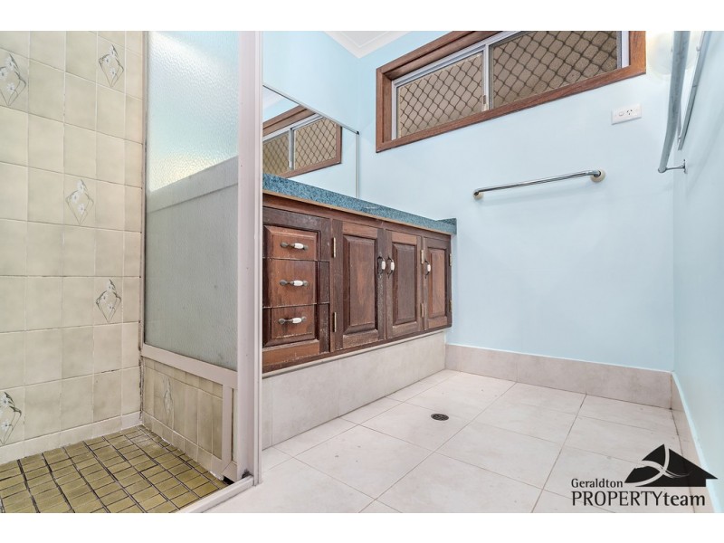 212 Chapman Valley Road, Waggrakine WA 6530