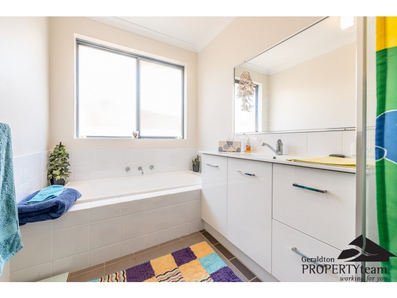 6 Periwinkle Street, Drummond Cove WA 6532