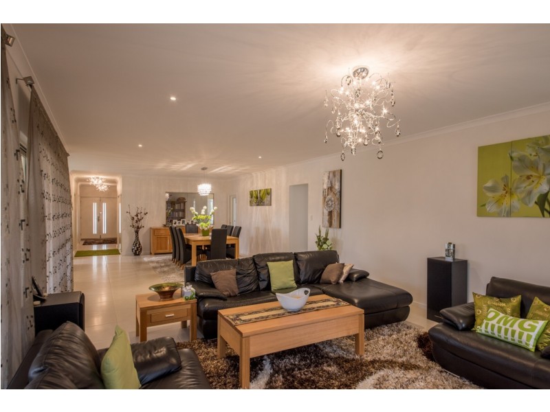 30 Stillwater Avenue, Drummond Cove WA 6532