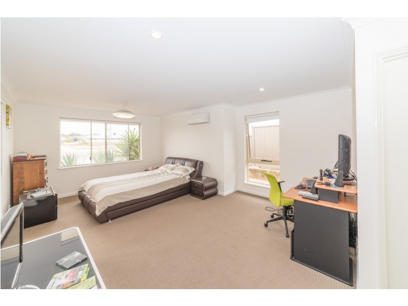 30 Stillwater Avenue, Drummond Cove WA 6532