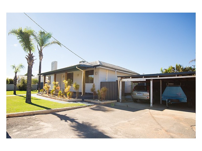 4 Critch Place, Wonthella WA 6530