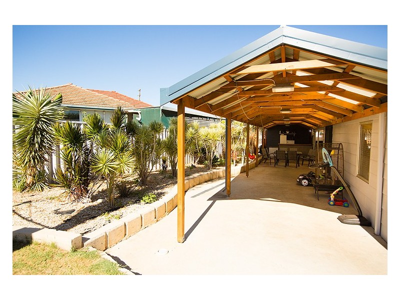4 Critch Place, Wonthella WA 6530