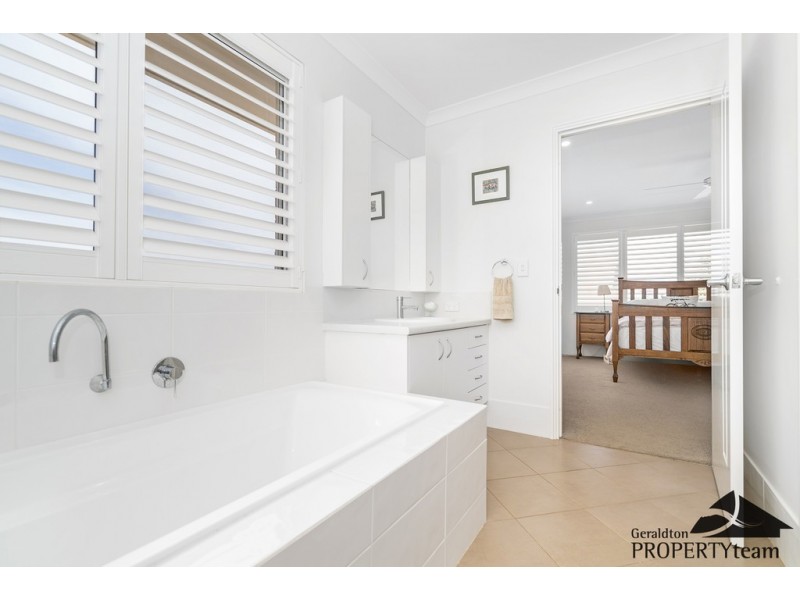 27 Cedar Crescent, Strathalbyn WA 6530