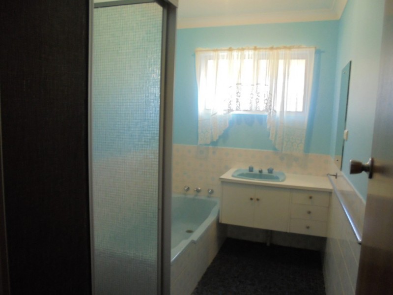 11 Thomas Avenue, Geraldton WA 6530