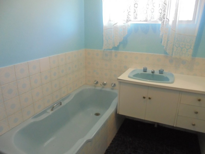 11 Thomas Avenue, Geraldton WA 6530