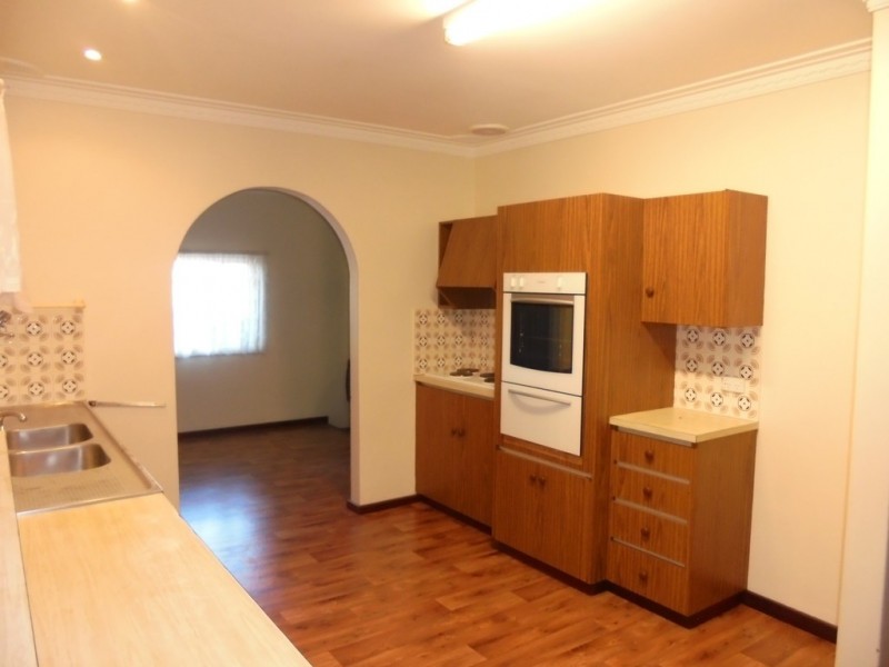 11 Thomas Avenue, Geraldton WA 6530