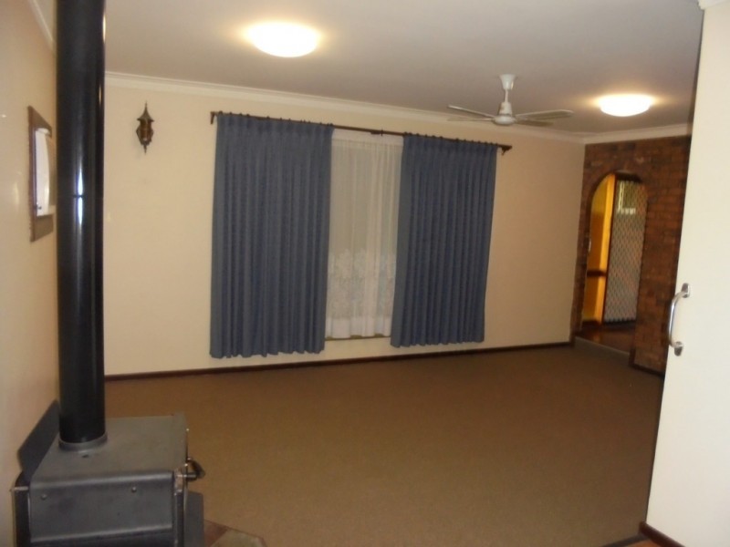 11 Thomas Avenue, Geraldton WA 6530