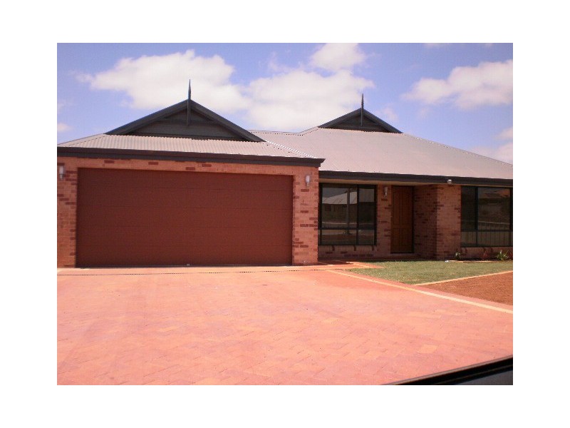11 Bagley Crescent MOUNT TARCOOLA, Geraldton WA 6530