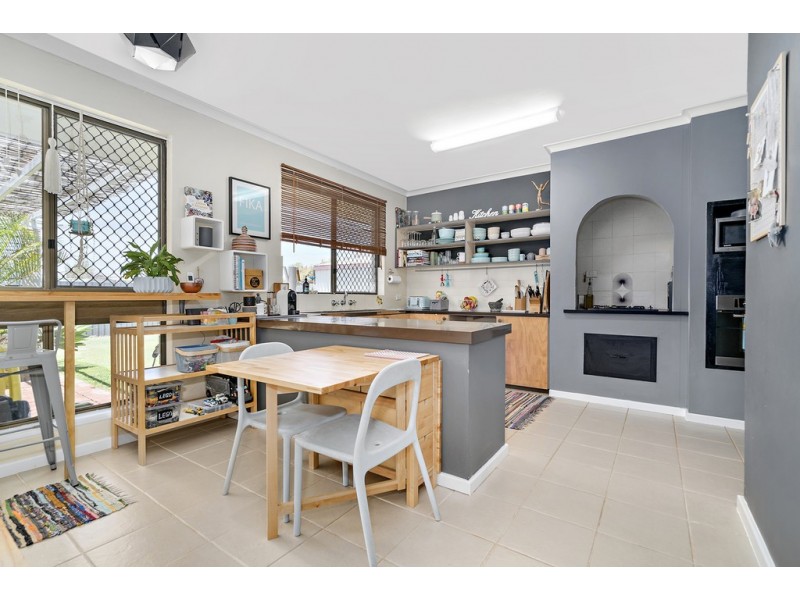 25 McAleer Drive, Mahomets Flats WA 6530