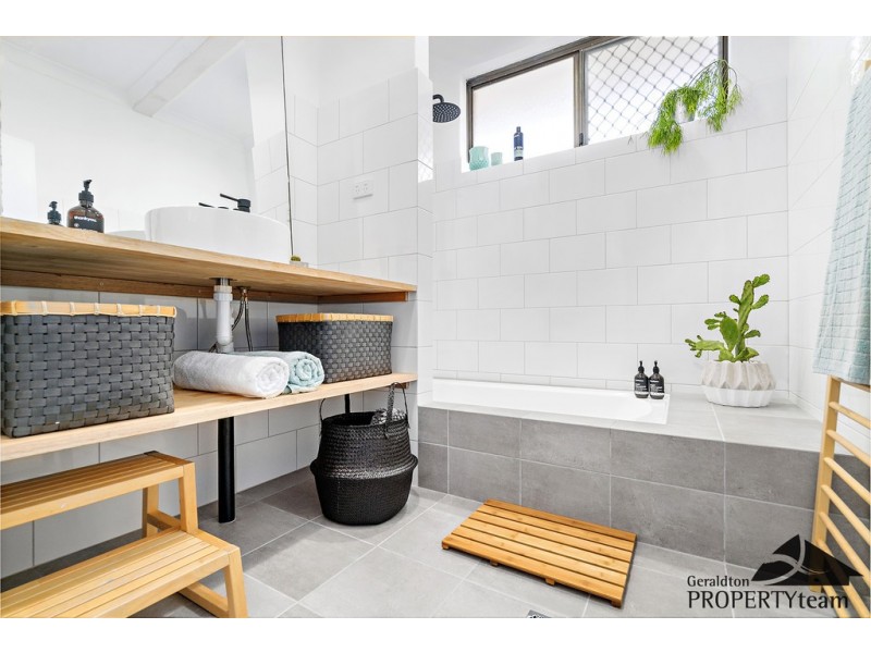 25 McAleer Drive, Mahomets Flats WA 6530